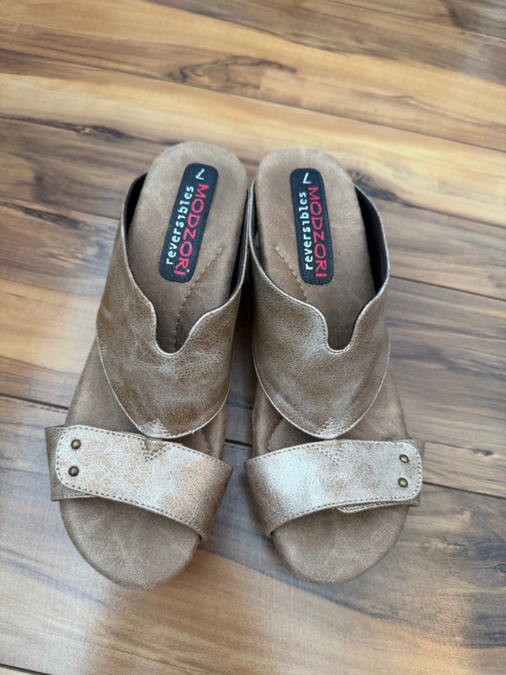Modzori Reversible Women’s Tan/Black wedges